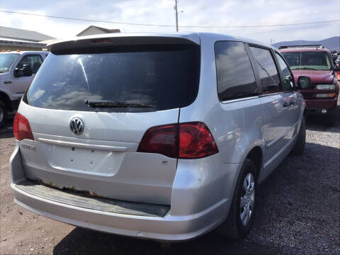 2010 Volkswagen Routan S