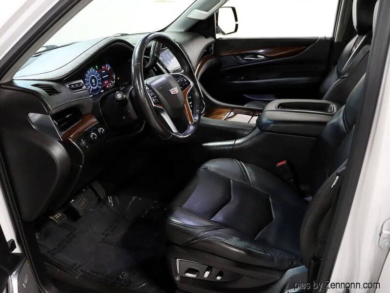 2018 Cadillac Escalade ESV Luxury