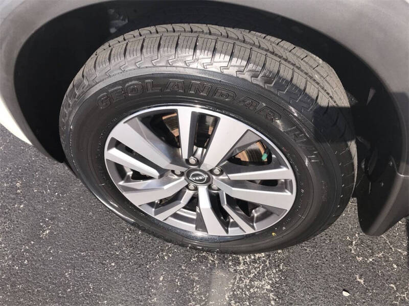 2022 Nissan Pathfinder SL