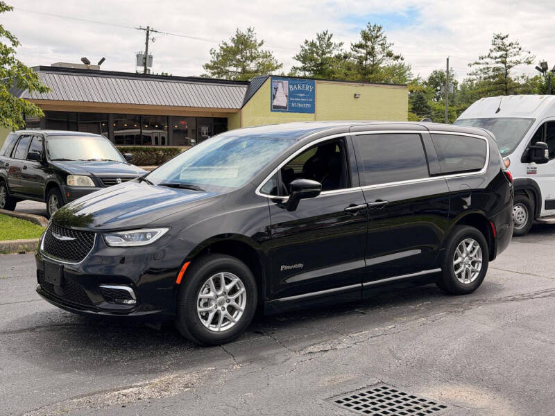 2025 Chrysler Pacifica Select