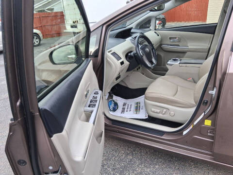 2015 Toyota Prius v Five