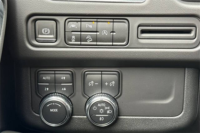 2023 GMC Yukon XL AT4