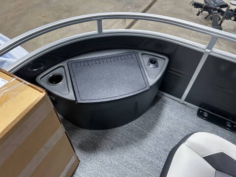 2026 Sun Tracker FISH BARGE 22 XP3