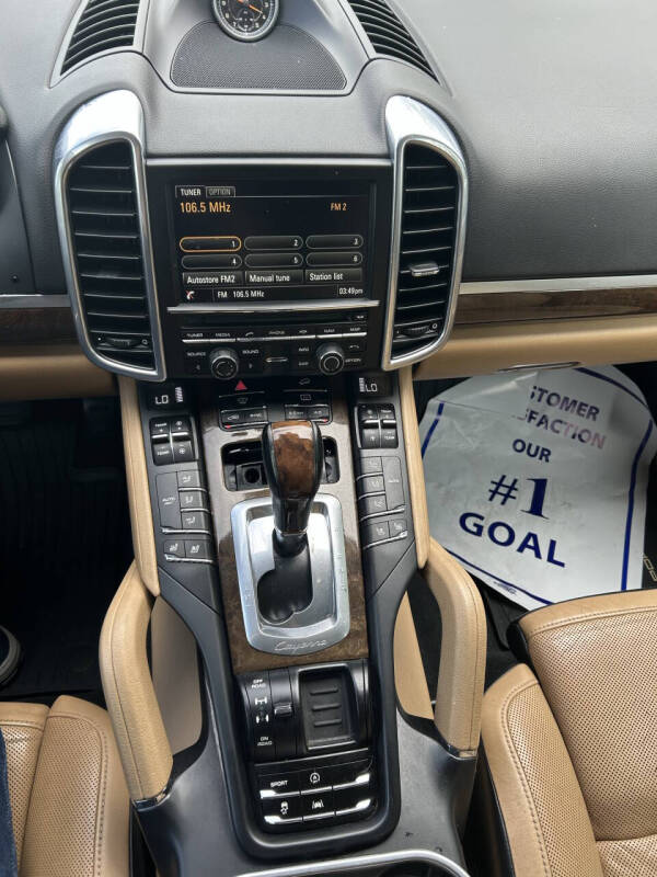 2014 Porsche Cayenne Platinum