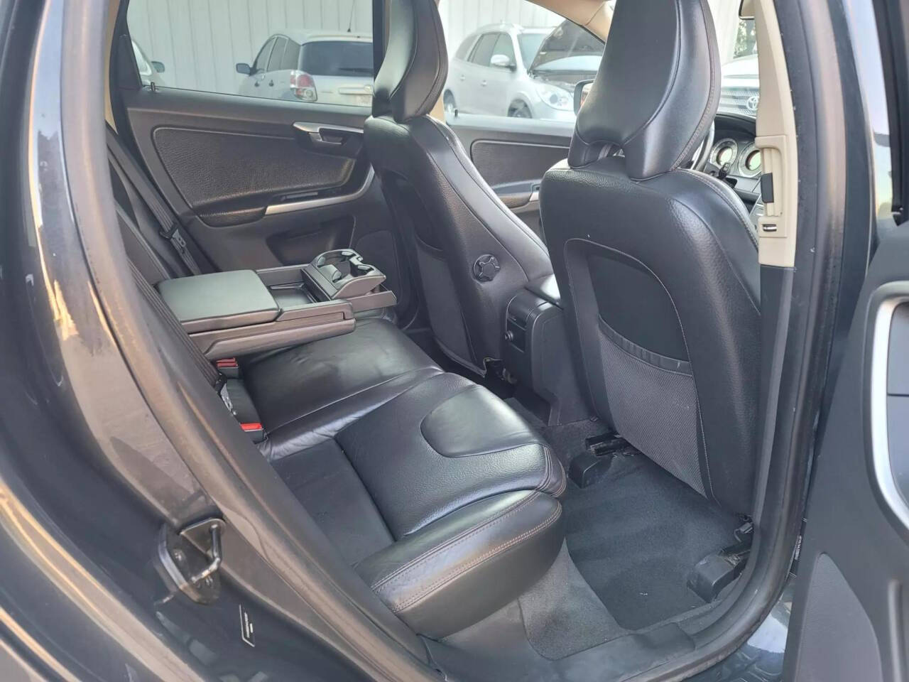 2010 Volvo XC60 for sale at AUTHE VENTURES AUTO in Red Oak, TX