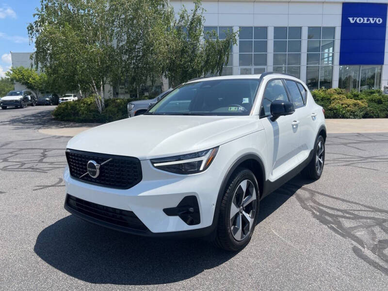 2026 Volvo XC40 B5 Plus