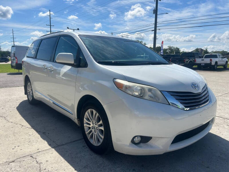 2017 Toyota Sienna XLE 8-Passenger