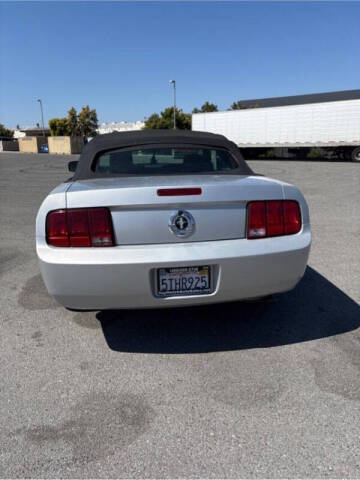 2006 Ford Mustang V6 Standard
