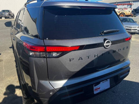 2024 Nissan Pathfinder SV