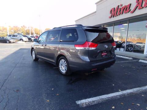 2011 Toyota Sienna XLE 7-Passenger Auto Access Seat