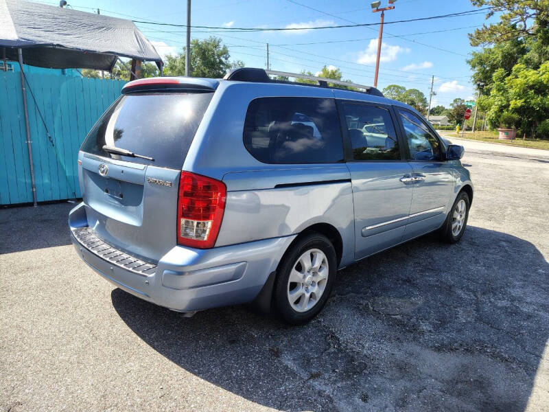 2008 Hyundai Entourage GLS