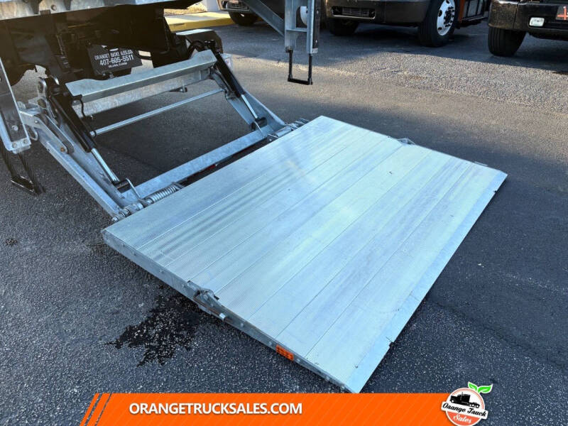 2018 Freightliner M2 106