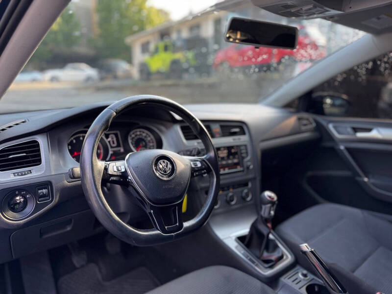 2016 Volkswagen Golf TSI S