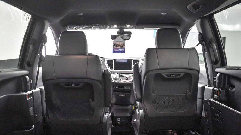 2025 Chrysler Pacifica Select