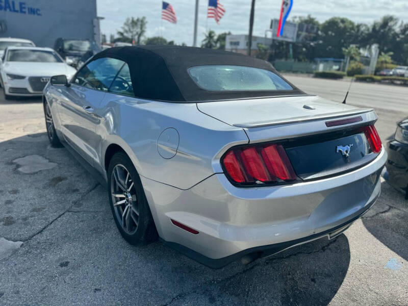 2017 Ford Mustang EcoBoost Premium photo 5