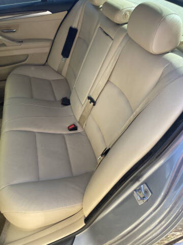 2011 BMW 5 Series 528i