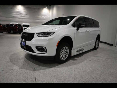 2024 Chrysler Pacifica Touring