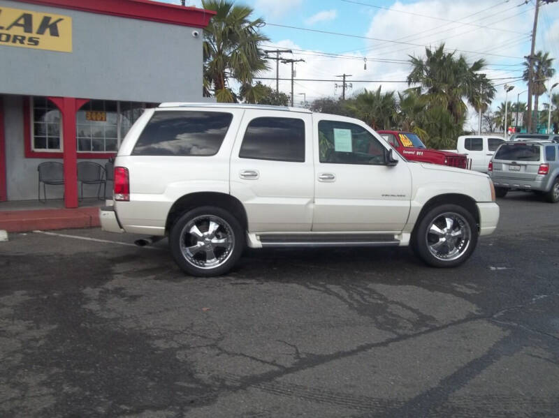 2004 Cadillac Escalade Base photo 8