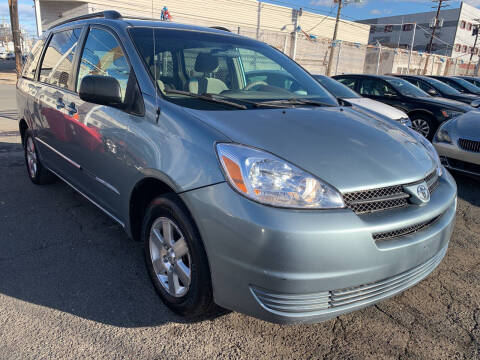 2005 Toyota Sienna LE 8 Passenger