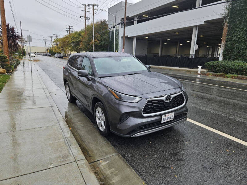 Image 5 of 2022 Toyota Highlander L