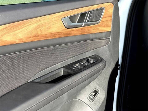 2025 Volkswagen Atlas SE