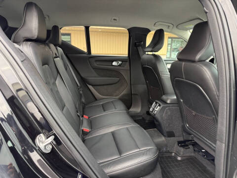 2022 Volvo XC40 T5 Momentum