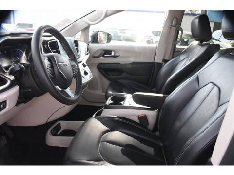 2024 Chrysler Pacifica Plug-In Hybrid Select