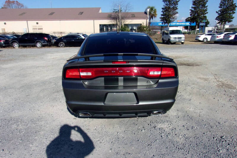 2012 Dodge Charger SXT photo 5