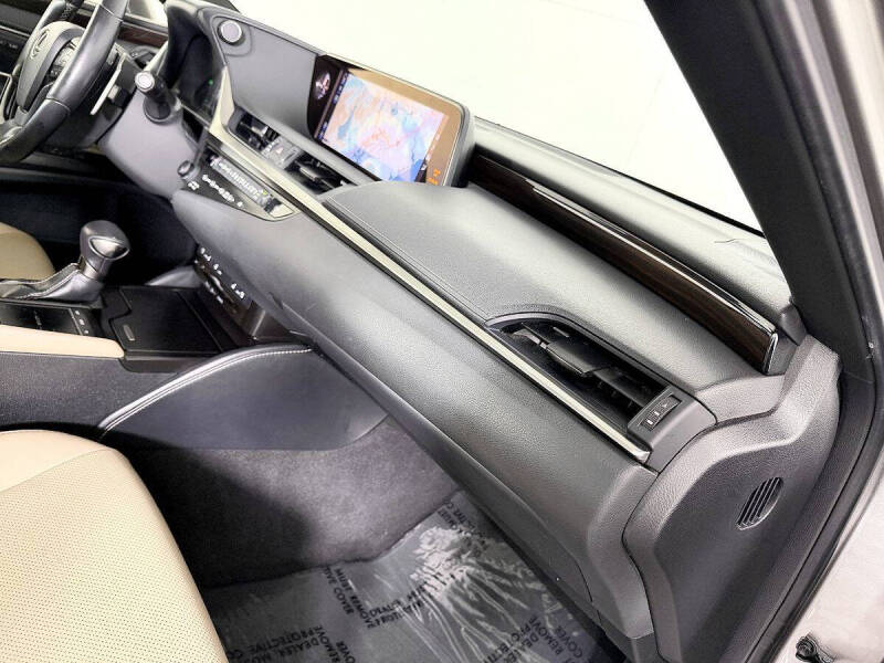 2019 Lexus ES 300h