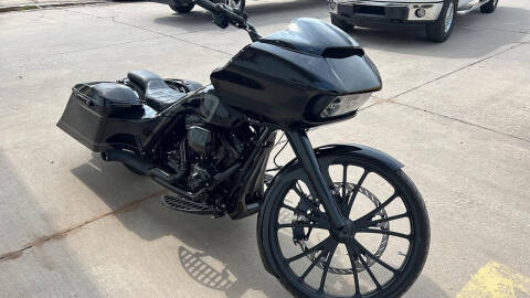 2015 Harley Davidson RoadGlide for sale at Tiger Auto Sales in Guymon OK