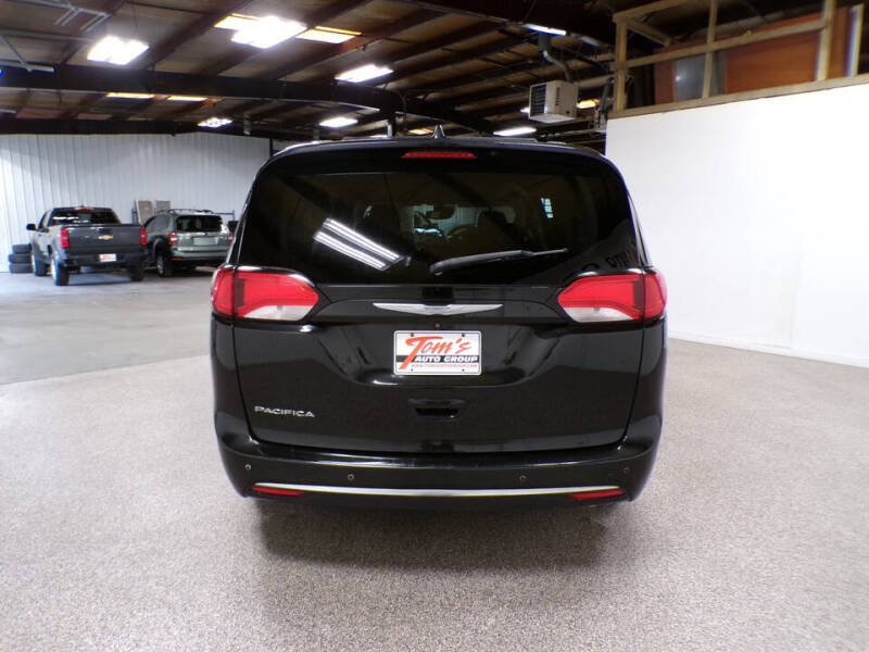 2017 Chrysler Pacifica Touring-L Plus