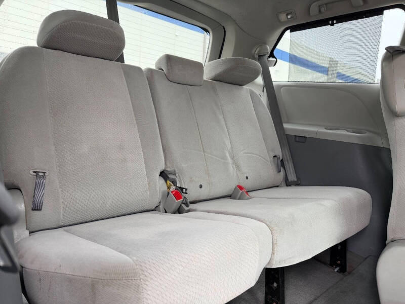2011 Toyota Sienna LE 8-Passenger
