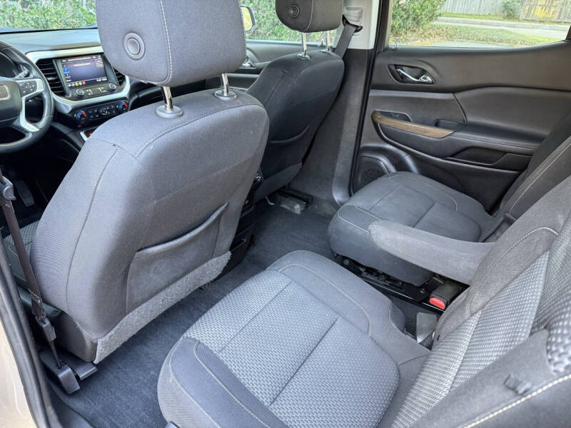 2022 GMC Acadia SLE
