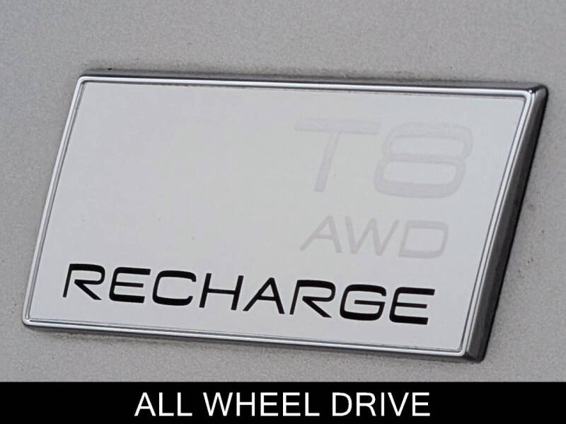 2025 Volvo XC60 B5 Plus Dark Theme