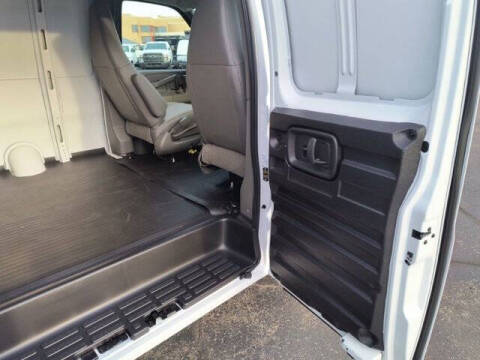 2025 Chevrolet Express 3500