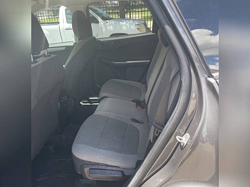 2022 Ford Escape Hybrid SE