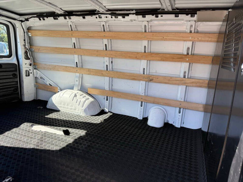 2023 GMC Savana 2500