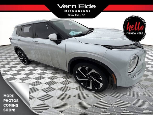 2023 Mitsubishi Outlander SE