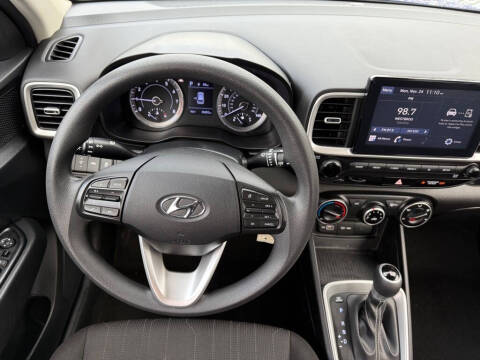 2022 Hyundai Venue SE