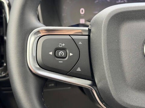 2025 Volvo XC40 B5 Plus Dark Theme