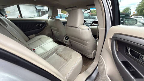 2011 Ford Taurus SEL