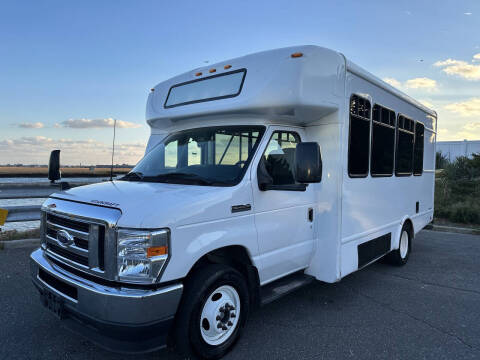 2023 Ford E-Series E-450 SD
