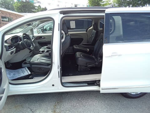 2017 Chrysler Pacifica Touring-L