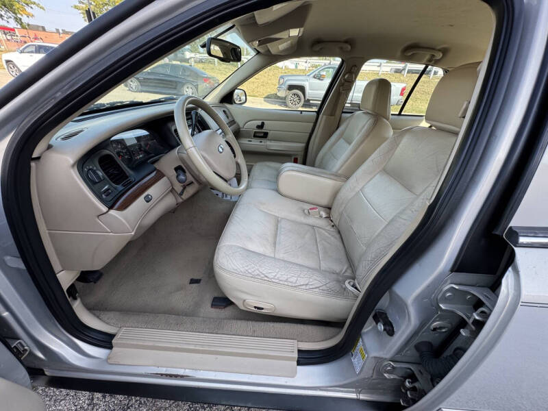 2007 Ford Crown Victoria LX photo 8