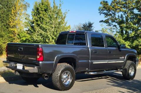 2005 Chevrolet Silverado 2500HD for sale at CLEAR CHOICE AUTOMOTIVE in Milwaukie OR