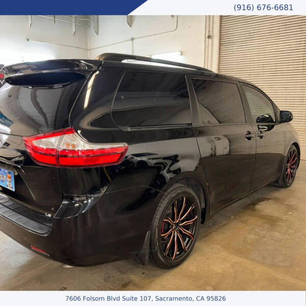 2017 Toyota Sienna LE 8-Passenger