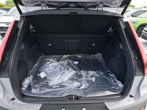 2026 Volvo XC40 B4 Plus