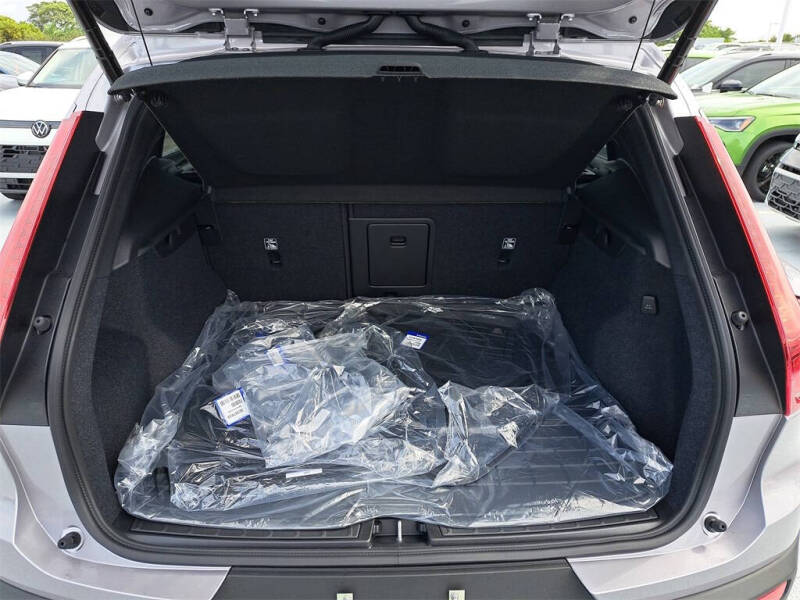 2026 Volvo XC40 B4 Plus