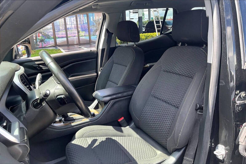 2019 GMC Acadia SLE-2