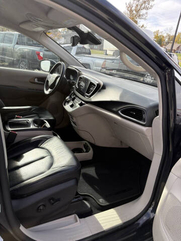 2017 Chrysler Pacifica Touring-L Plus